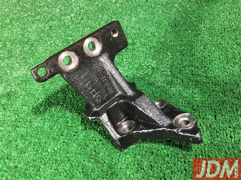 engine mounting bracket