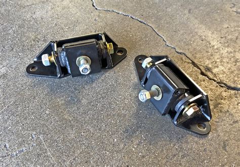 ford 302 engine mounts