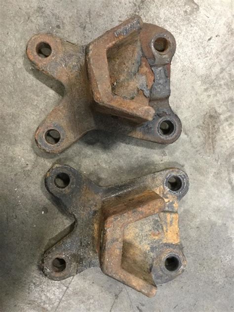 freightliner engine mounts